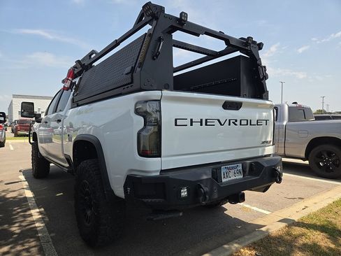Used 2024 Chevrolet Silverado 2500 ZR2 w/ Technology Package AWD/4WD image 2
