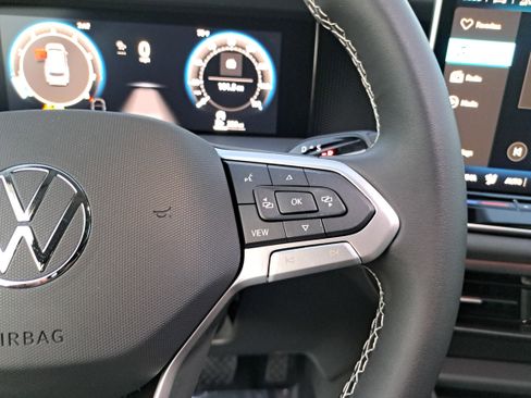 New 2025 Volkswagen Tiguan SE image 17