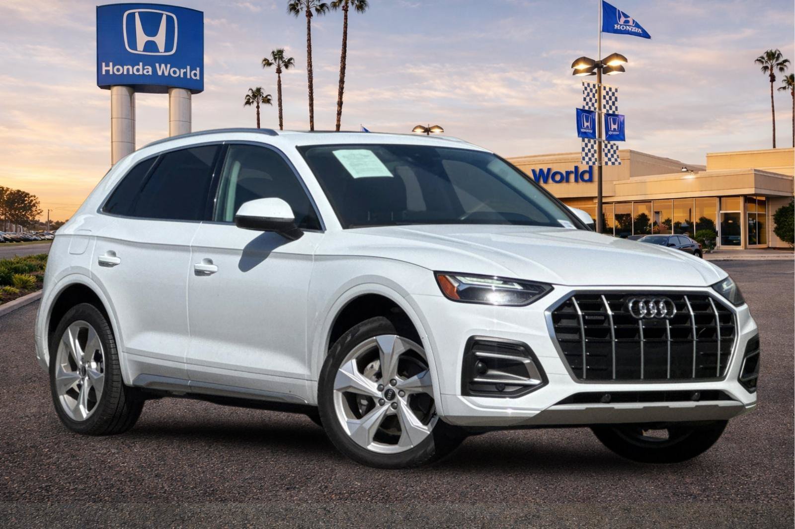 Used 2021 Audi Q5 2.0T Premium Plus w/ Premium Plus Package AWD/4WD image 2