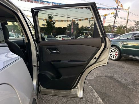 Used 2021 Nissan Rogue SV image 19