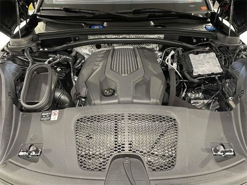 Certified 2025 Porsche Macan image 24