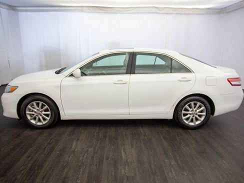 Used 2011 Toyota Camry XLE w/ XLE Extra-Value Pkg #2 image 7