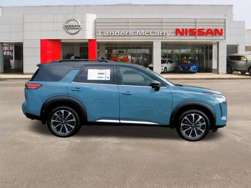 New 2026 Nissan Pathfinder Platinum image 2