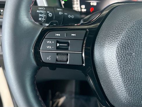 Used 2025 Honda Pilot Black Edition image 16