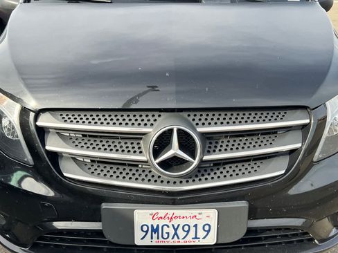 Used 2018 Mercedes-Benz Metris Passenger image 9