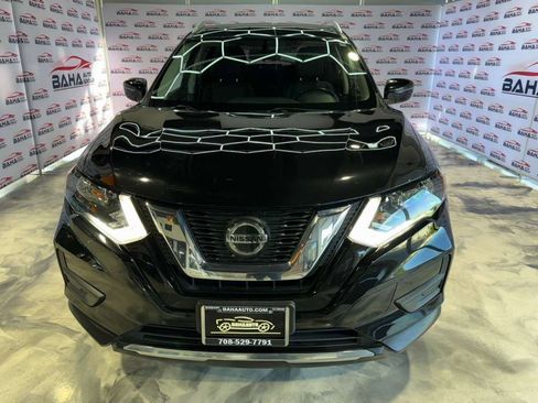 Used 2018 Nissan Rogue SV image 3