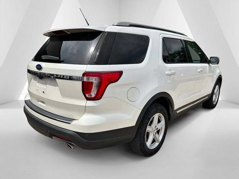 Used 2018 Ford Explorer XLT w/ Equipment Group 202A FWD image 7