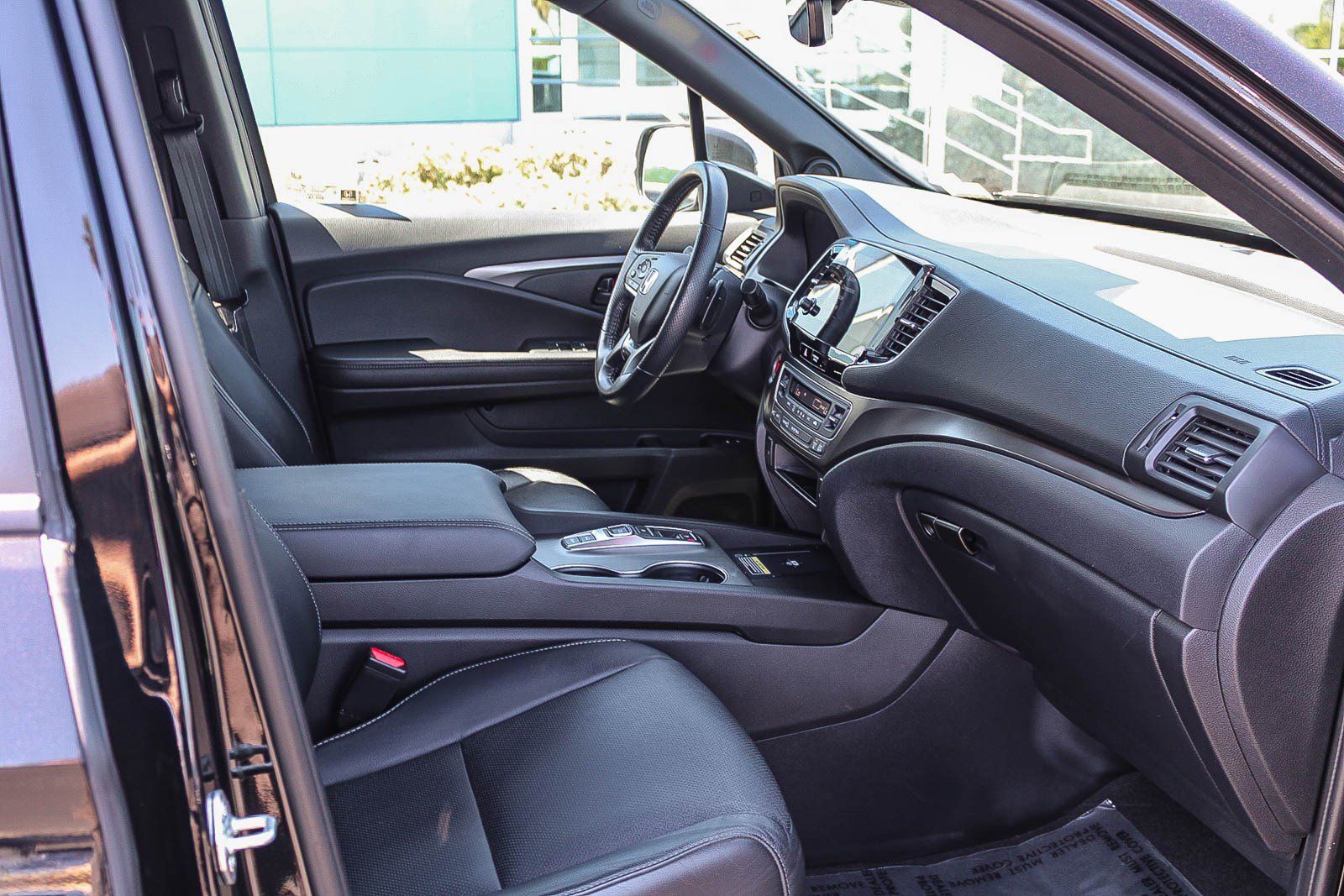 Certified 2025 Honda Passport EX-L image 18