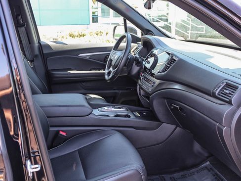 Certified 2025 Honda Passport EX-L image 18