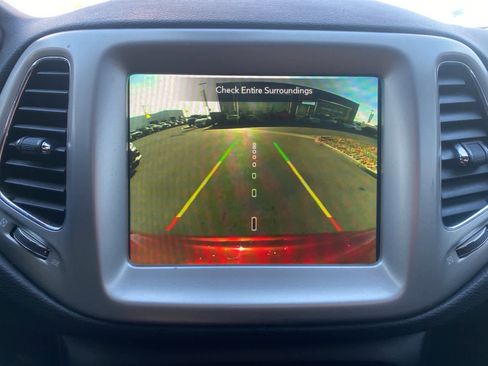 Used 2021 Jeep Compass Latitude image 11