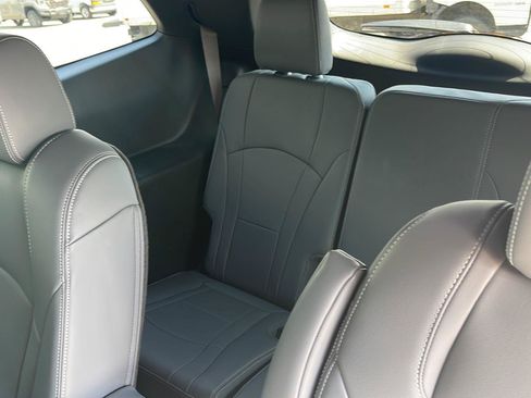 Used 2024 Buick Enclave Essence FWD image 6