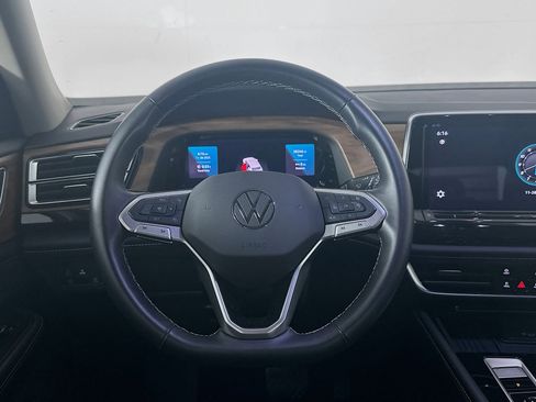 Used 2025 Volkswagen Atlas SE image 18