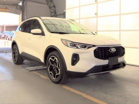 Used 2026 Ford Escape Platinum w/ Premium Technology Package AWD/4WD image 1