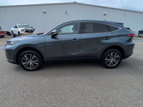 Certified 2023 Toyota Venza LE AWD/4WD image 3