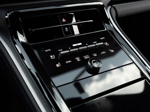 Certified 2025 Porsche Panamera image 27