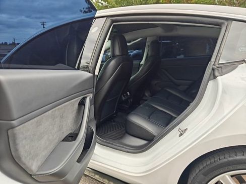 Used 2019 Tesla Model 3 Mid Range image 25