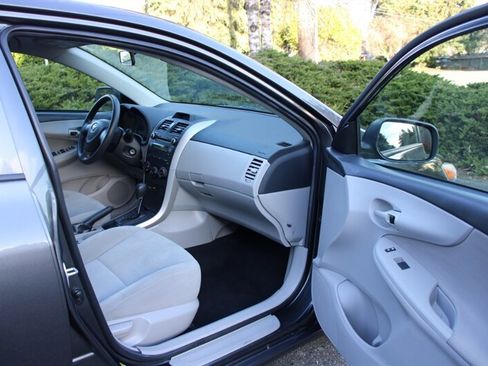 Used 2013 Toyota Corolla L image 13