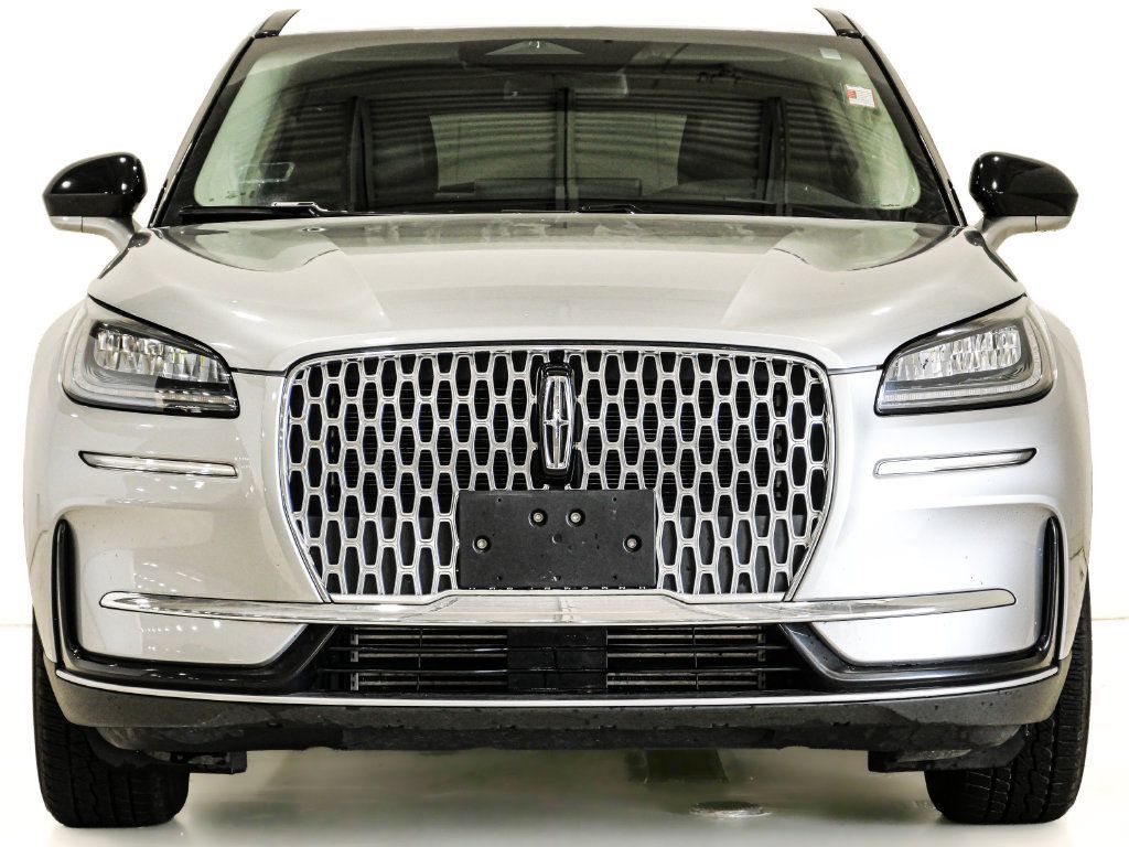 Used 2023 Lincoln Corsair FWD image 2