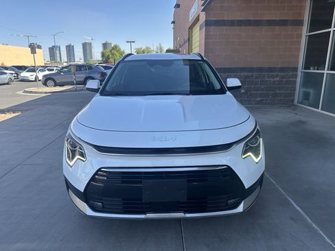 Used 2023 Kia Niro EX Touring image 8