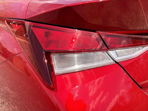 Used 2025 Hyundai Elantra SE FWD image 29