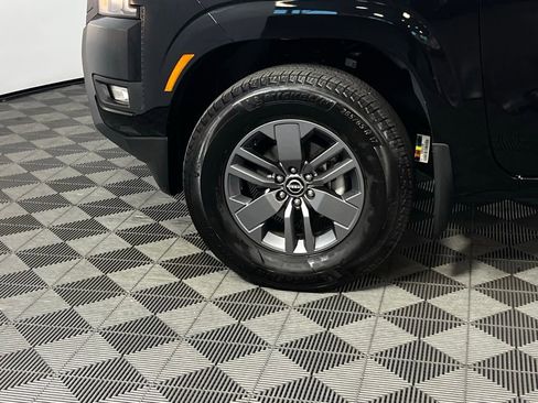 Used 2025 Nissan Frontier SV w/ SV Convenience Package image 11