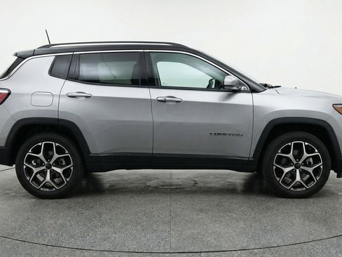 Used 2025 Jeep Compass Limited AWD/4WD image 11
