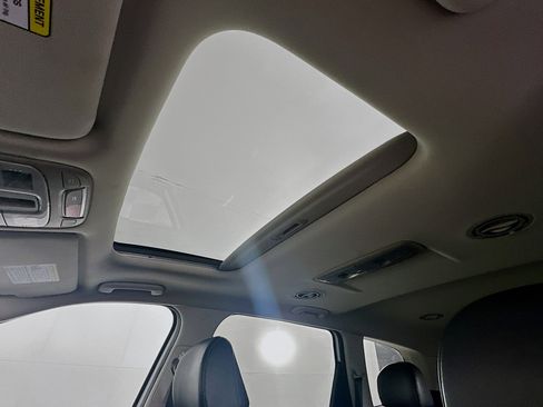 Used 2025 Kia Telluride S image 27