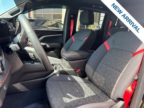 Used 2024 Chevrolet Colorado Z71 w/ Z71 Convenience Package 2 AWD/4WD image 15