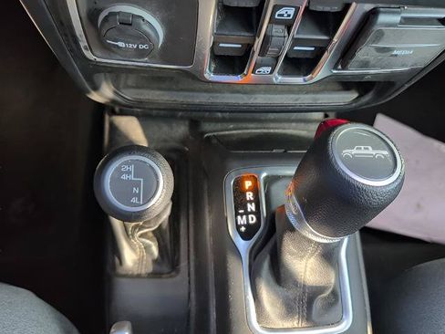Used 2025 Jeep Gladiator Sport AWD/4WD image 15