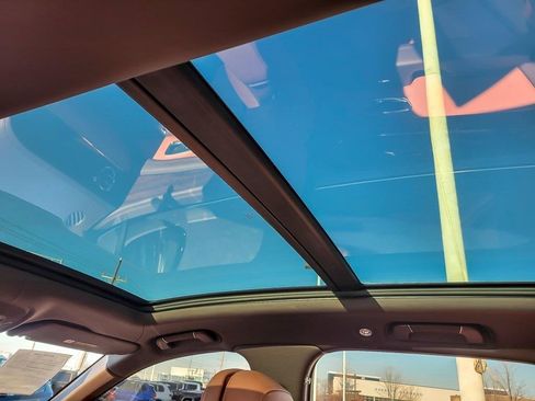 Used 2021 Bentley Bentayga image 12