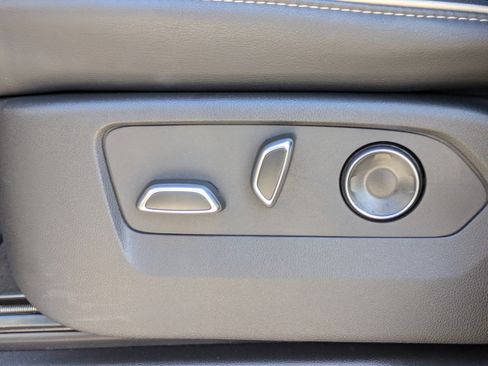 Used 2024 Cadillac Escalade Premium Luxury image 19