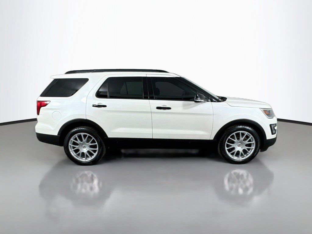 Used 2016 Ford Explorer Sport w/ Equipment Group 401A AWD/4WD image 6