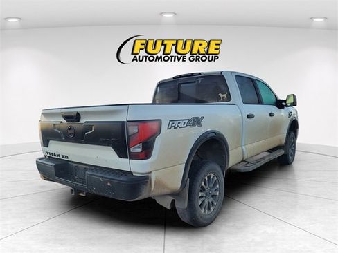 Used 2021 Nissan Titan PRO-4X w/ Pro-4x Convenience Package image 3