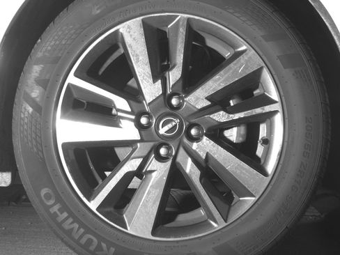 Used 2025 Nissan Versa SV FWD image 16