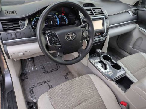 Used 2014 Toyota Camry LE image 2