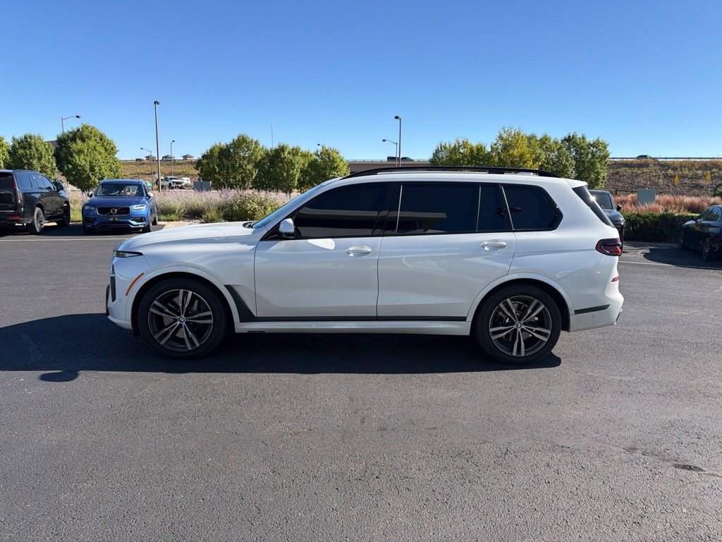 Used 2024 BMW X7 xDrive40i w/ M Sport Package AWD/4WD image 2