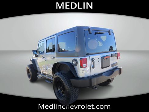 Used 2015 Jeep Wrangler Unlimited Rubicon w/ Connectivity Group image 6