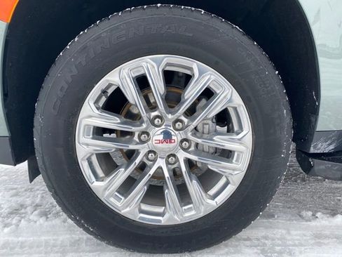 Used 2024 GMC Yukon SLT w/ SLT Luxury Package image 25