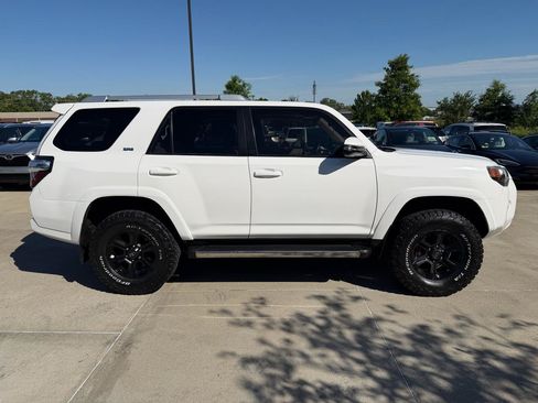 Used 2018 Toyota 4Runner SR5 Premium AWD/4WD image 4
