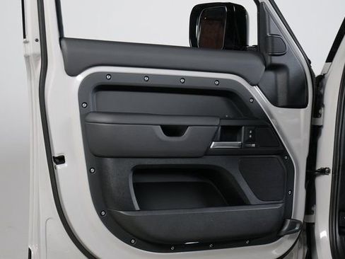 New 2026 Land Rover Defender 130 X-Dynamic SE image 26