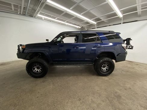 Used 2016 Toyota 4Runner SR5 Premium image 3