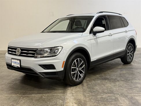 Used 2018 Volkswagen Tiguan SE w/ Panoramic Sunroof Package AWD/4WD image 3