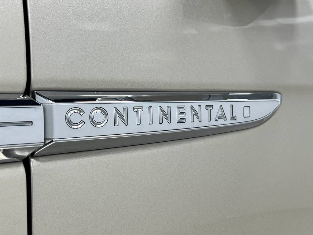 Used 2017 Lincoln Continental Select w/ Climate Package FWD image 42