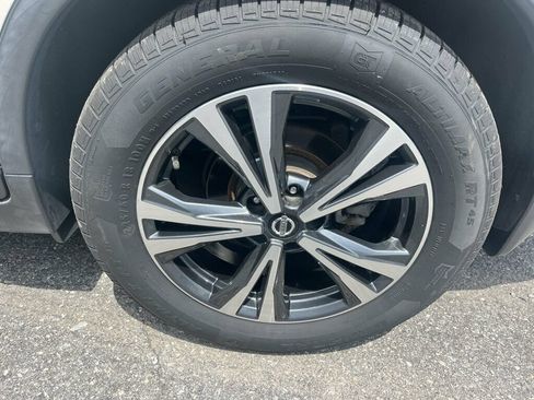 Used 2020 Nissan Rogue SV w/ Premium Package FWD image 6