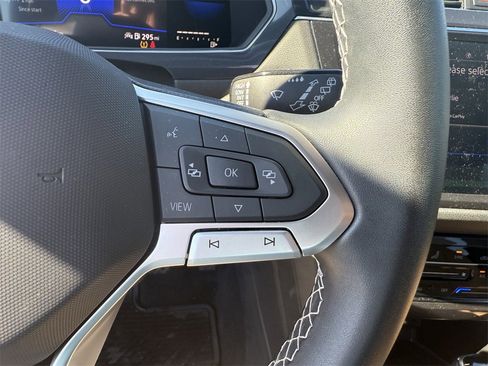 Used 2022 Volkswagen Tiguan SE image 15