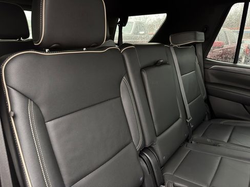 Used 2024 GMC Yukon SLT image 34