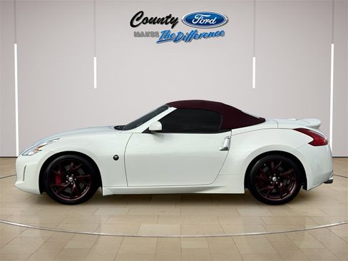 Used 2017 Nissan 370Z Touring Sport image 12