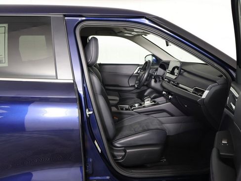 Used 2024 Mitsubishi Outlander SE image 32