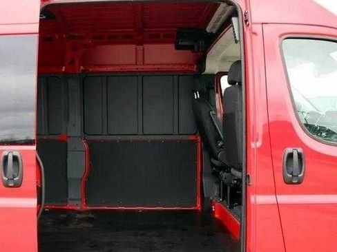 New 2025 RAM ProMaster 2500 w/ Quick Order Package 22G SLT image 8