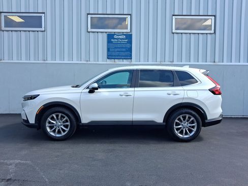 Used 2023 Honda CR-V EX image 2